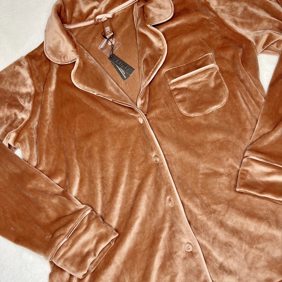 Skims Lounge Button Up - Picture 3 of 4